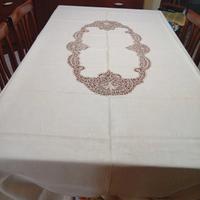 tovaglia in lino con applicazioni Cantù 