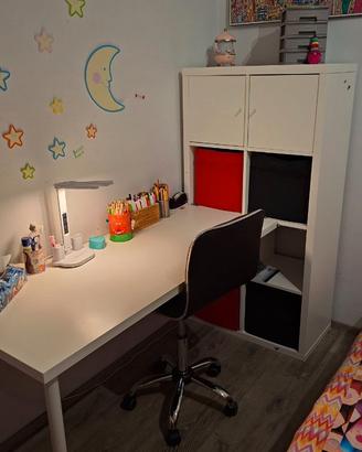 Scrivania e scaffale ikea