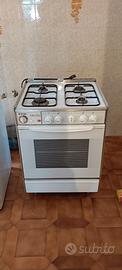 Frigo e fornello a gas metano