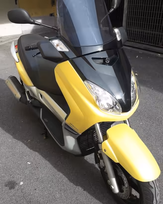 Yamaha X-Max 250