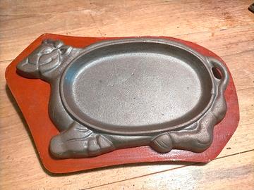 Antico scaldavivande in ghisa.