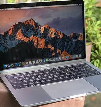 APPLE MACBOOK PRO 15’’RETINA I7 16 GB 1TB TOUCHBAR