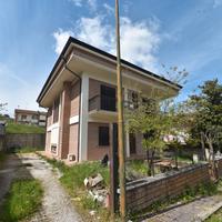 Villa indipendente con giardino a Pietradefusi