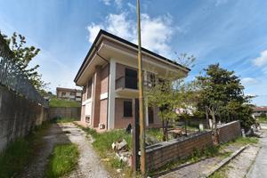 Villa indipendente con giardino a Pietradefusi