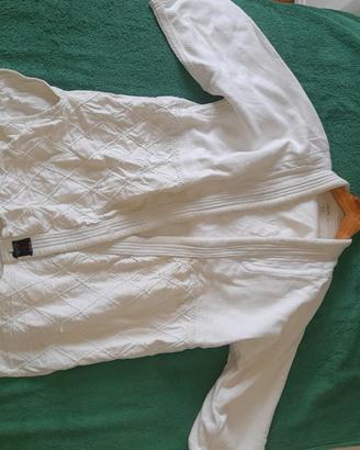 due judogi (kimono da judo) taglia S