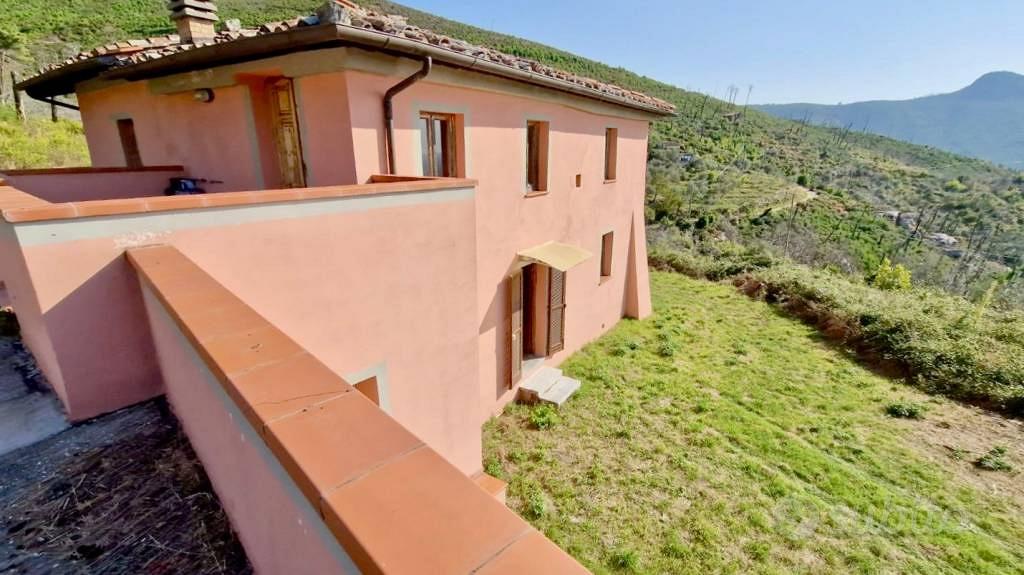 Rustico / Casale di 212 m² con più di 5 locali e b - Vista 2