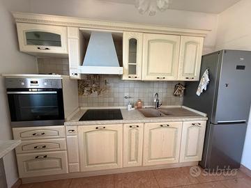 Cucina in legno completa