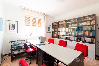 elegante libreria  per ufficio o casa 