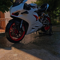 Ducati panigale V2