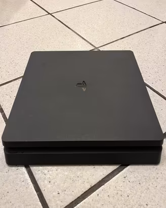 Play station PS4 slim 1 TB come nuova