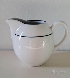 Lattiera Thun 1794 porcellana bianca riga blu