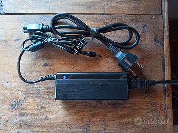 Alimentatore switching 12V 5A con cavo