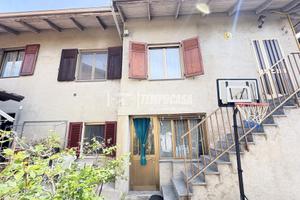 BIFAMILIARE CON BOX AUTO E CORTILE PRIVATO A COSSA