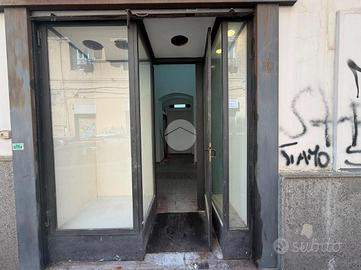 NEGOZIO A NAPOLI