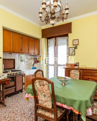 AMPIO TRILOCALE IN STRADA SAN MAURO CON BALCONE E