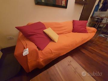 DIVANO PRATICAMENTE REGALATO
