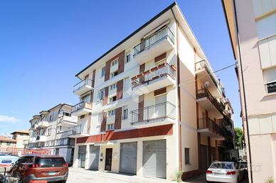 3 LOCALI A PORTO SAN GIORGIO