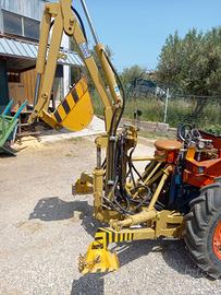 Escavatore Retro trattore