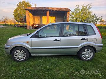 Ford Fusion 1.4 TDCi 5p con gancio traino