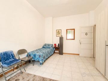 Posto letto in grande camera doppia con bagno priv