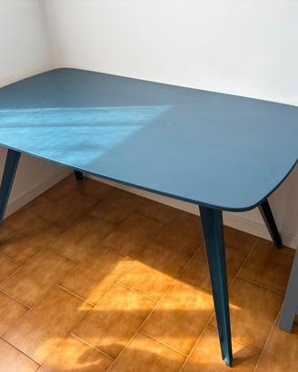 Scrivania blu