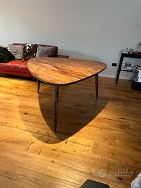 Tavolo triangolare
