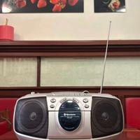 radio con lettore CD e mangia cassette 