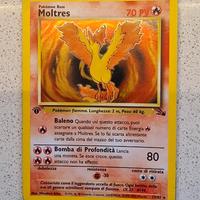 Moltres Fossil Holo Prima Ed. FO 12 / 62 con Swirl