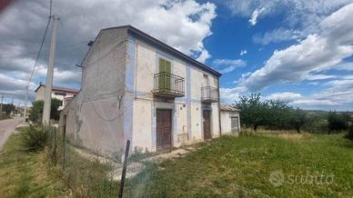 Rustico / Casale di 190 m² con più di 5 locali a L