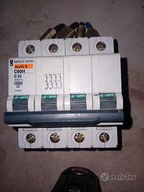 magnetotermico quadripolare 32 A