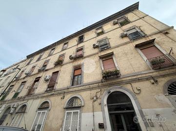 2 LOCALI A NAPOLI