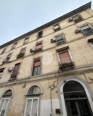 2 LOCALI A NAPOLI
