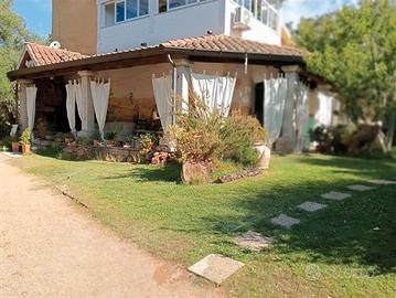 Intera villa o porzioni indipendenti