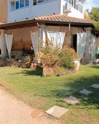Intera villa o porzioni indipendenti