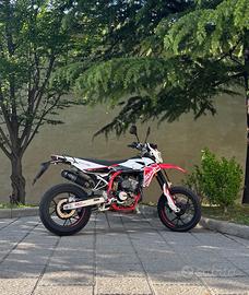 MOTARD 125 4t SWM con scarico scalvini e original