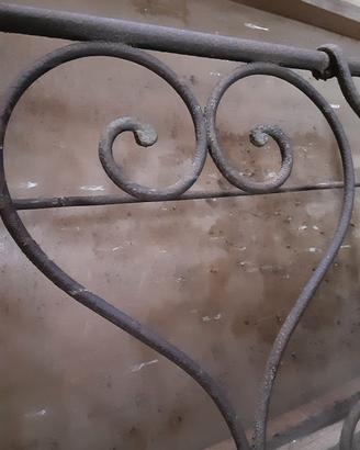 Letto antico in ferro battuto 