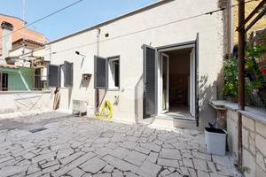 2 LOCALI A ROMA
