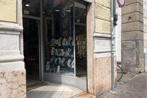 NEGOZIO VICINO A PIAZZA FIERA