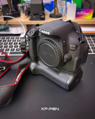 Canon EOS 700D Kit + 18-55 IS STM + Battery Grip
