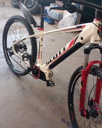 bici elettrica scott