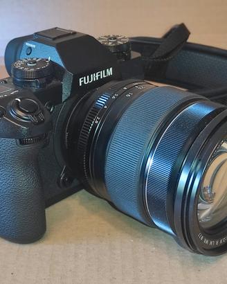 FUJIFILM XH! con Flash, Pawer Grip e Accessori