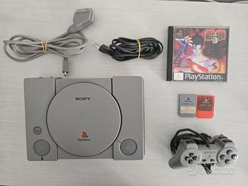 PlayStation 1 console con gioco

+ 2 memory card