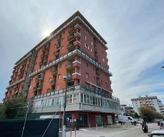 APPARTAMENTO FRONTE PINETA/MARE