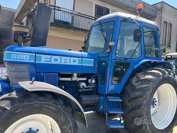 Trattore agricolo Ford 8210