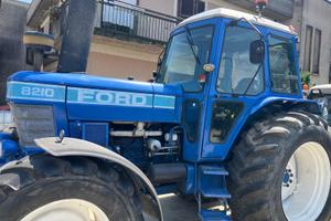 Trattore agricolo Ford 8210