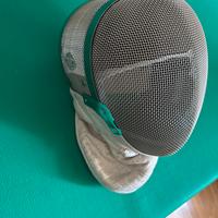 Casco, sciabola, giubetto, cavi, guanto, paraseno