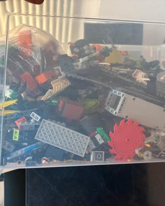 Scatola enorme di mini lego con istruzioni