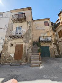 Casa autonoma con magazzino