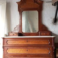 Comò con specchiera in stile Liberty