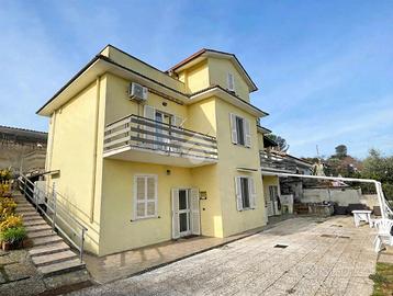 VILLA SINGOLA A GALLICANO NEL LAZIO